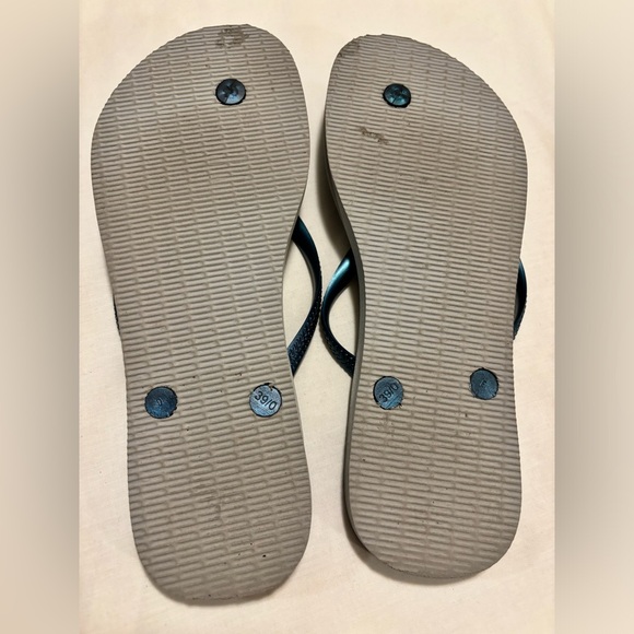 Havaianas, size 9/10 slim, blue, gray, black animal print flip flops - Picture 5 of 5